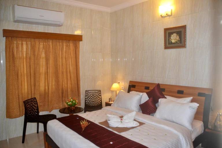 Peace Park Inn 