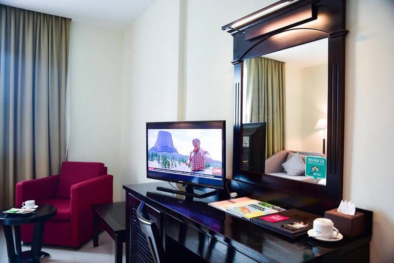 Almond Hotel