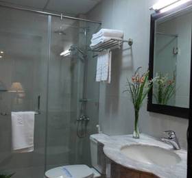 Aries Hotel  в Хошимине