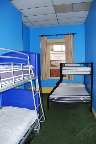 Adelaide's Shakespeare Backpackers International Hostel 3*
