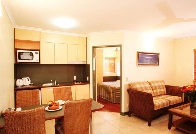 Bay Village Tropical Retreat & Apartments