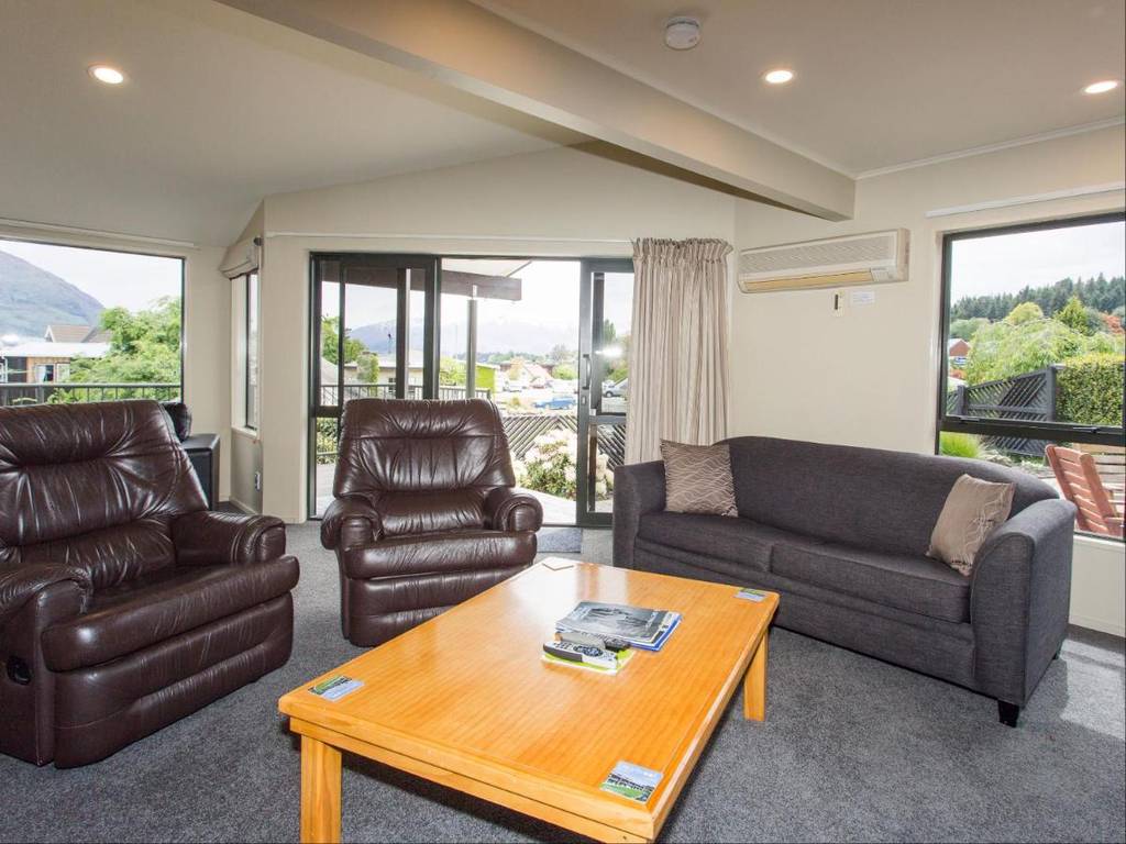 Clearbrook Motel & Serviced Apartments  4*