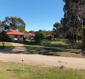 Lakes Entrance Country Cottages в озере Энтранс