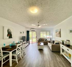 Australis Cairns Beach Resort в Кэрнсе