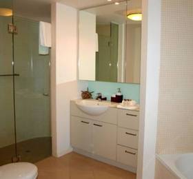 Docklands Prestige Apartments в Мельбурне