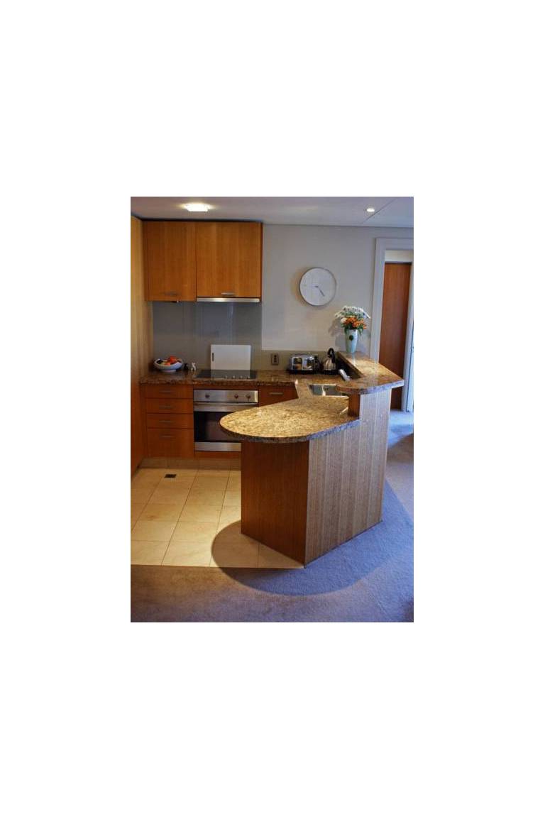 Metro Suites Apartment Hotel 