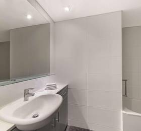 Adina Apartment Hotel Perth в Перте