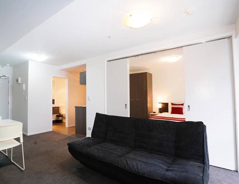 Bianco Off Queen Apartments 