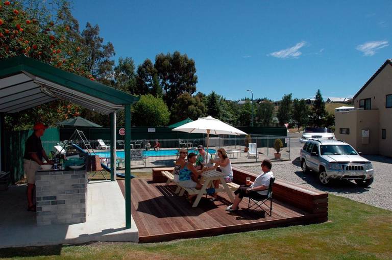 Fairway Motel & Apartments 