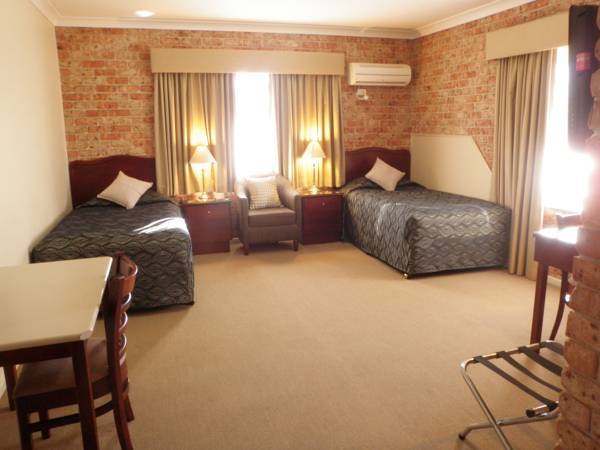 Endeavour Court Motor Inn 4* Австралия, Даббо