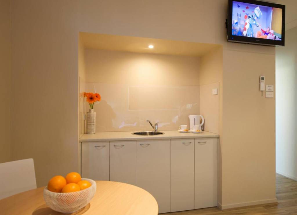 Marty's @ Little Beach 3*