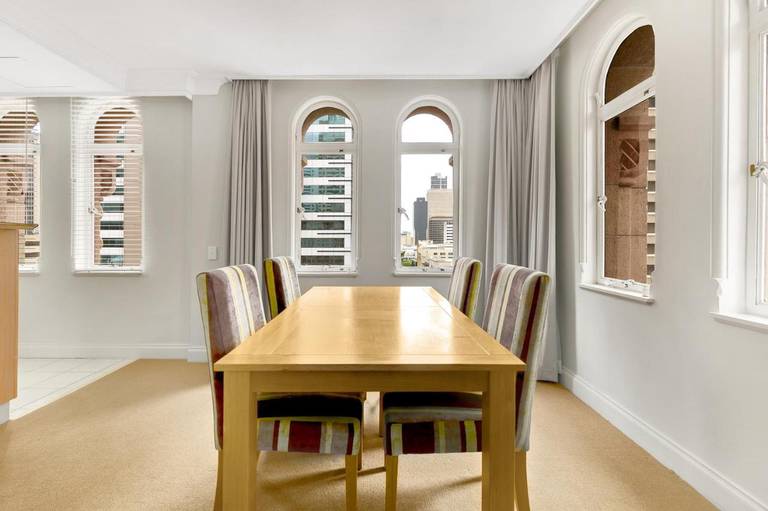 Manor Apartment Hotel
