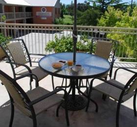 Charlotte Apartments в Батерсте
