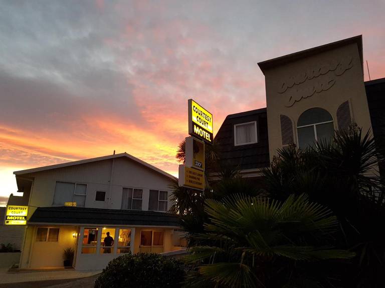 Courtesy Court Motel 