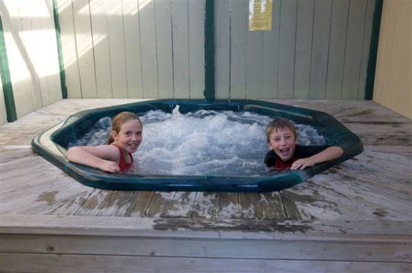 Charles Court Motel  4*