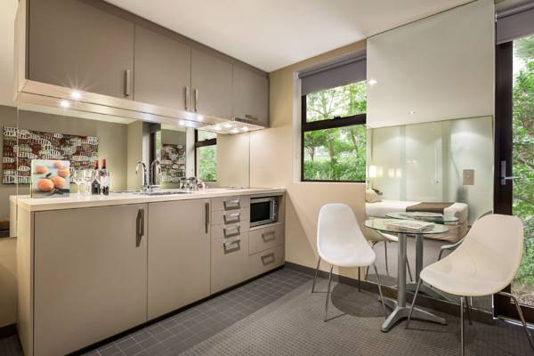 Quality Suites Beaumont Kew