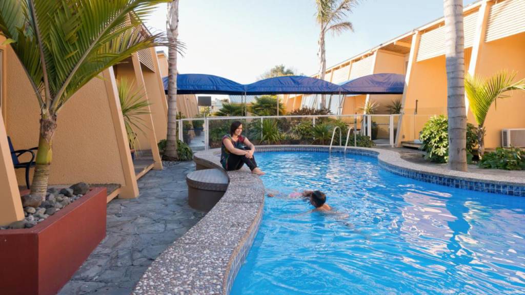 Oasis Beach Resort  4*