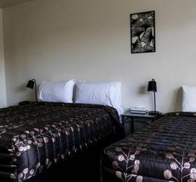 Phoenix Motor Inn  в Бленеме