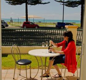 Beachfront Motel  в Нейпире
