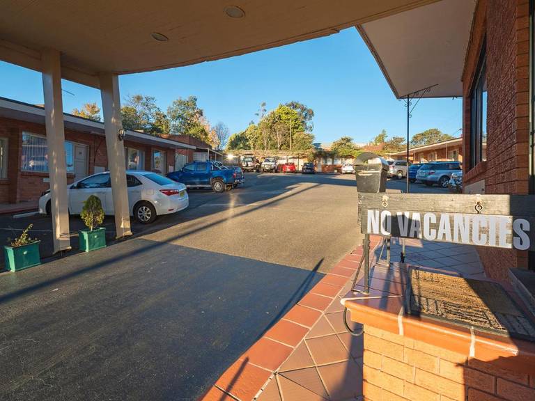 3 Sisters Motel