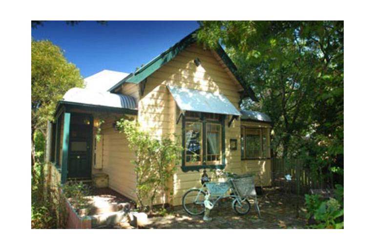 Leura Lady