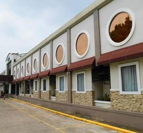 Circle Inn Hotel and Suites Bacolod  в Баколоде
