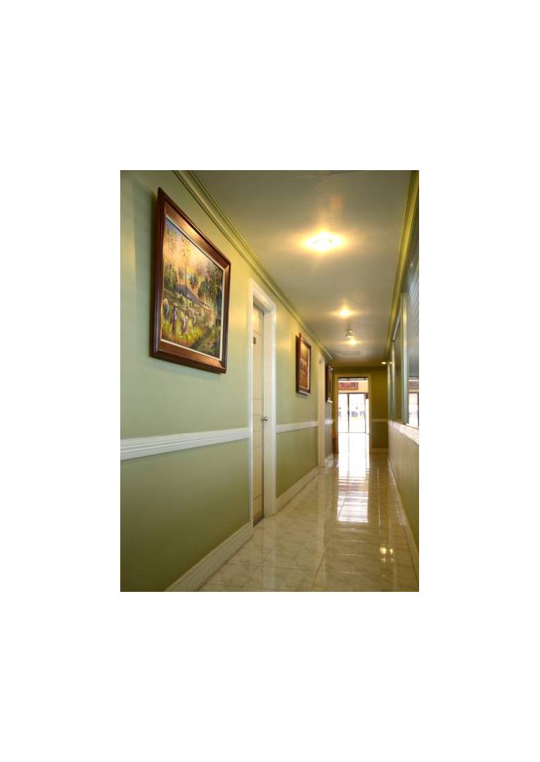 Royale House Travel Inn and Suites 