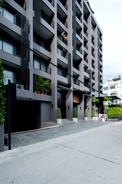 Page 10 Hotel & Restaurant