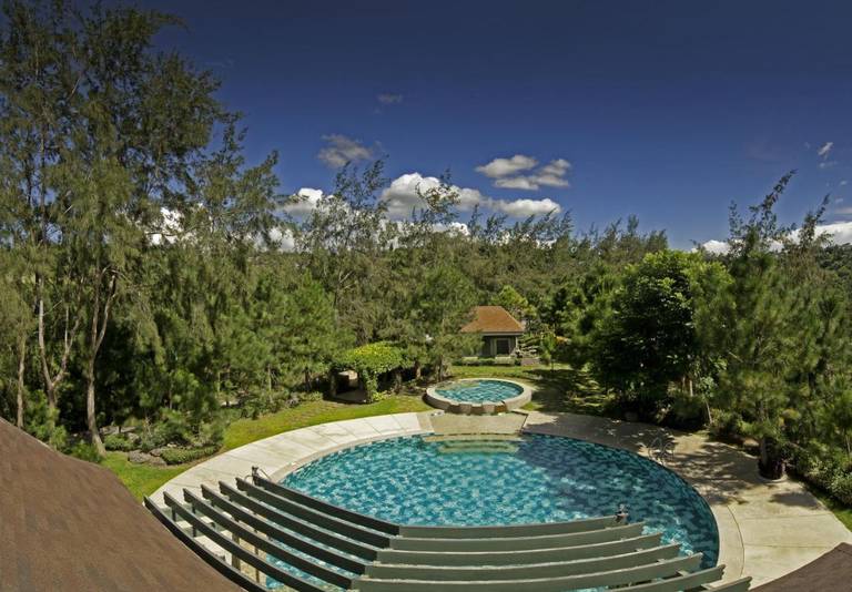 Crosswinds Resort Suites 