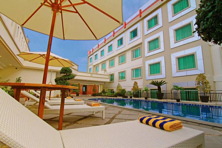 Rocky Plaza Hotel Padang 
