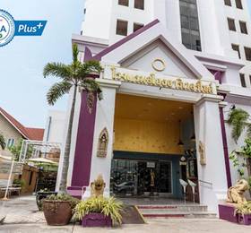 Ayothaya Riverside Hotel в Аюттхае