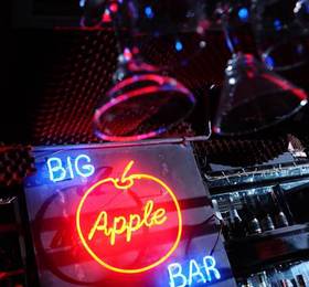 Big Apple Hotel & Bar  в Давао