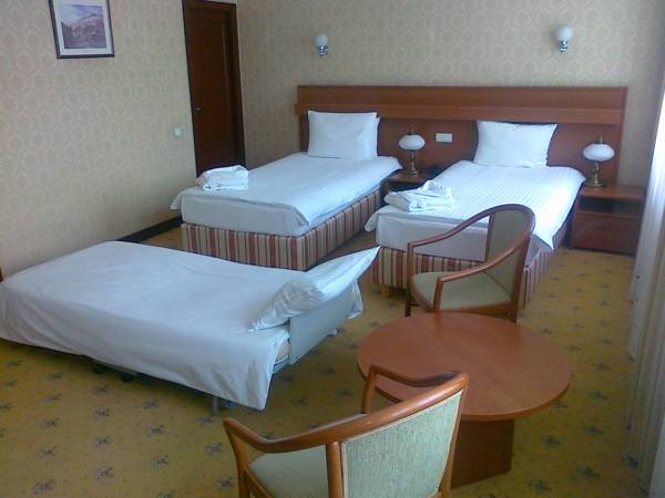 City Hotel Tien Shan 