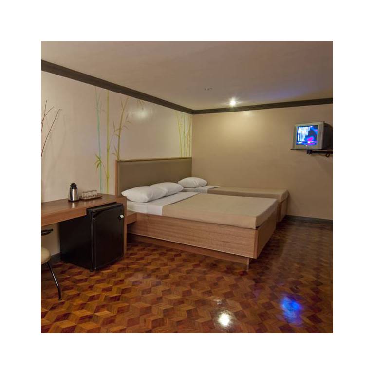 Pinoy Pamilya Hotel 