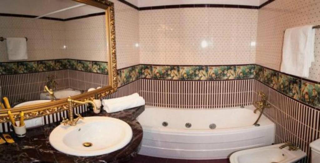 Роял Сити Отель  4*