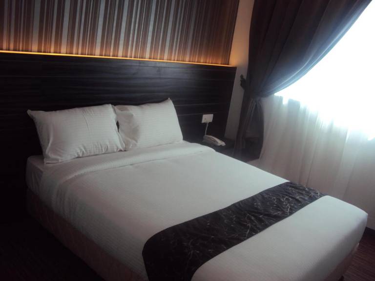 Signature Hotel 