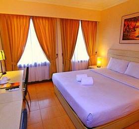The Aliga Hotel  в Паданге