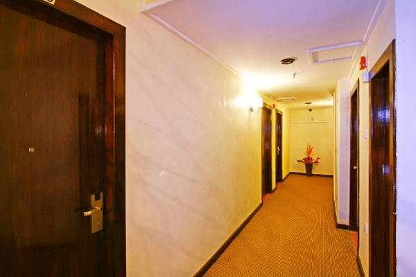Mervit Hotel  2* Индонезия, Паданг
