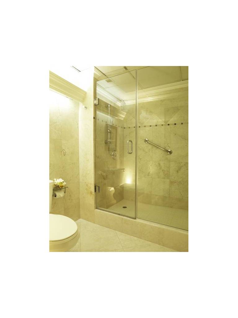 Courtleigh Hotel & Suites 