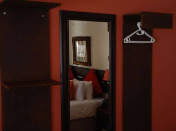Bush Pillow Guest House  Намибия, Отживаронго