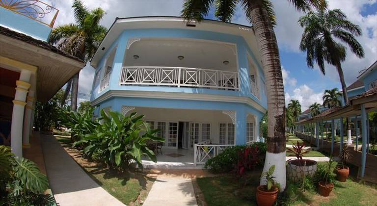 Beachcomber Club & Spa