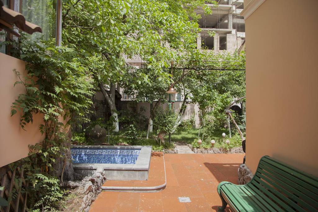 Hin Yerevantsi Hotel 3*