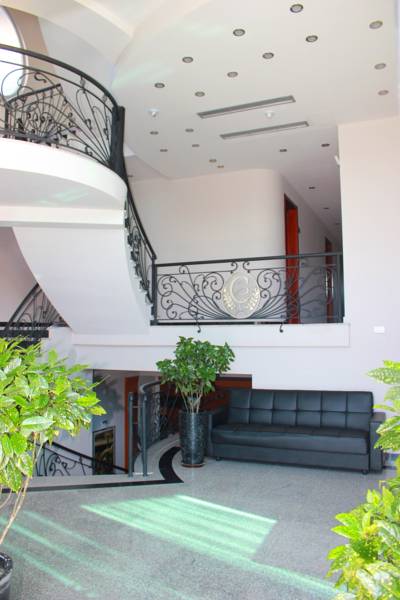 Cruise Hotel & Restaurant 3*