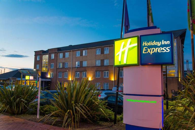 Holiday Inn Express Cardiff Bay 