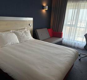 Holiday Inn Express Swindon City Centre  в Суиндоне