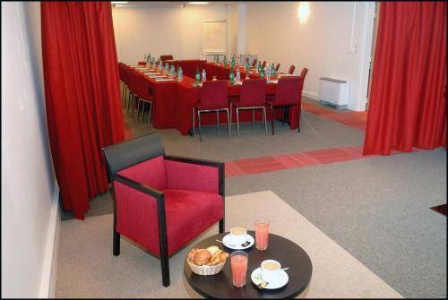 Holiday Inn Paris - Montparnasse Pasteur 4* Франция, Париж