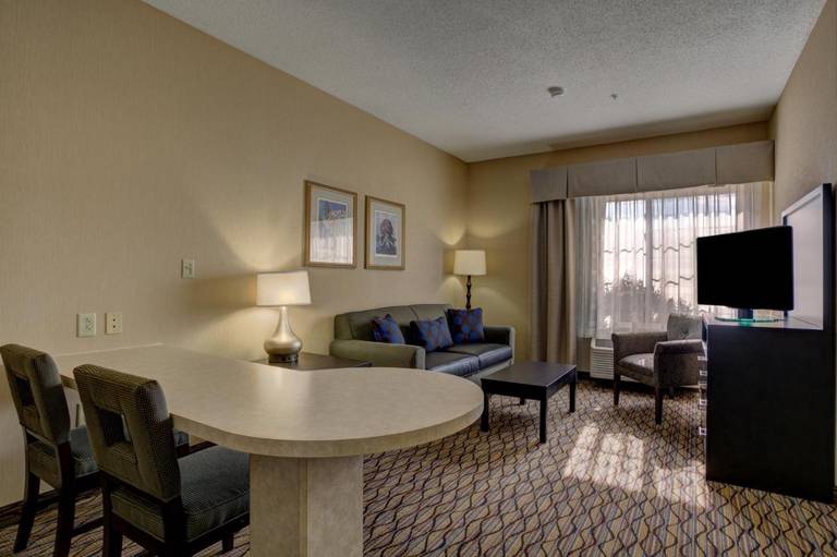 Holiday Inn Milwaukee Airport 