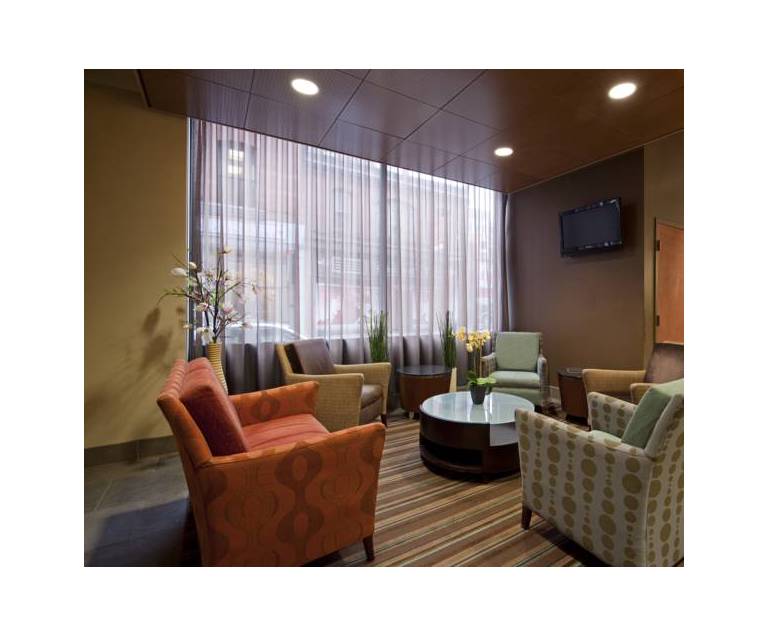 Holiday Inn Express Hotel and Suites Boston Garden 
