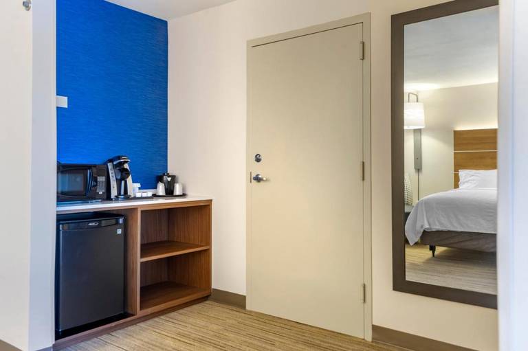 Holiday Inn Express Hotel & Suites Albuquerque Midtown 