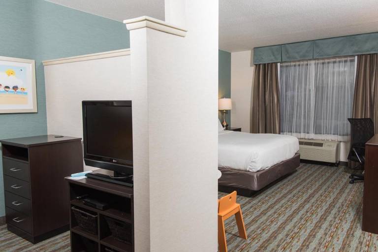 Holiday Inn Express Hotel & Suites Erie-Summit Township 